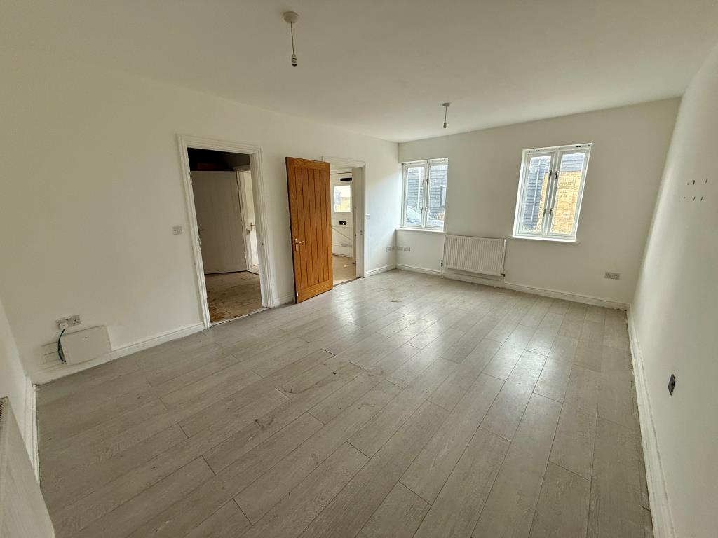 Lot: 57 - THREE-BEDROOM TERRACE HOUSE - Living/dining room